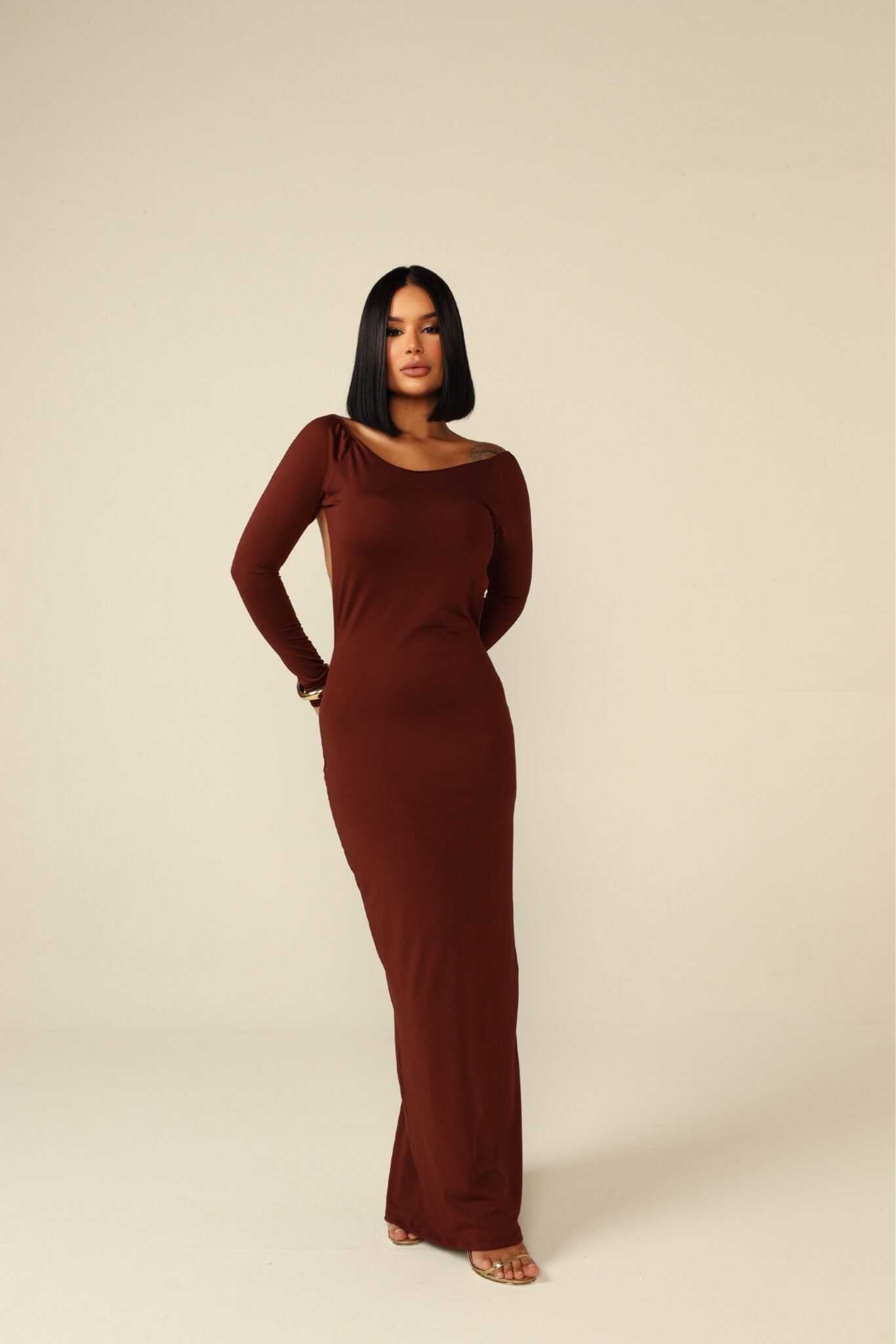 Morena Brazil - Vestido Longo e Costas Nua Bia